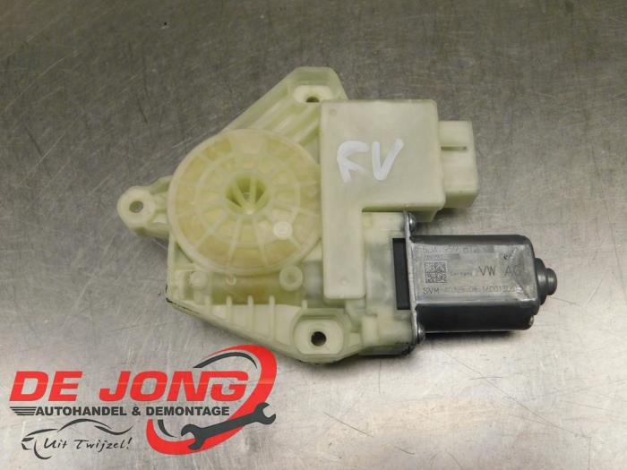 Raammotor Portier van een Skoda Fabia III (NJ3) 1.2 TSI 16V 2017