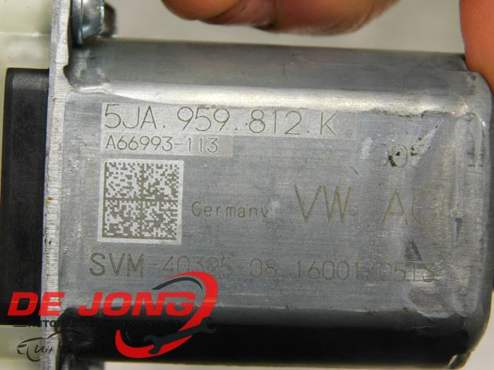 Raammotor Portier van een Skoda Fabia III (NJ3) 1.2 TSI 16V 2017