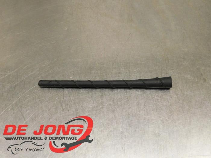 Antennarm från en Skoda Fabia III (NJ3) 1.2 TSI 16V 2017