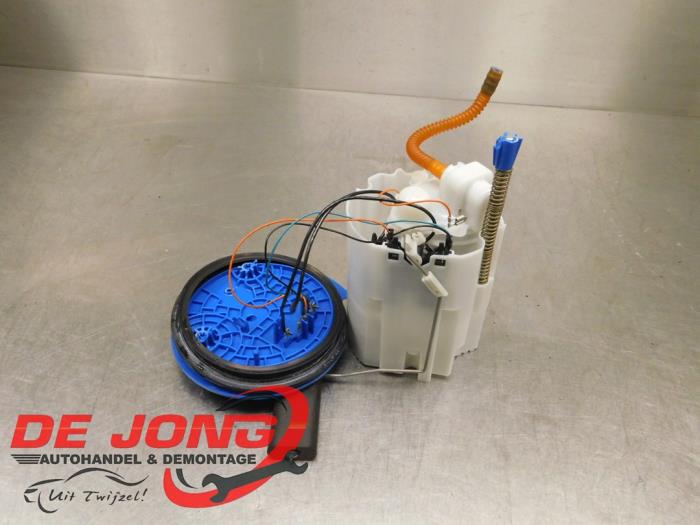 Elektrisk bränslepump från en Skoda Fabia III (NJ3) 1.2 TSI 16V 2017