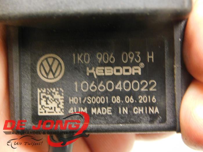 ADM-bränslemodul från en Skoda Fabia III (NJ3) 1.2 TSI 16V 2017