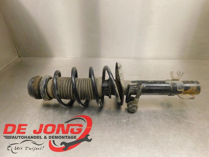 Stötdämparstång, höger fram från en Skoda Fabia III (NJ3) 1.2 TSI 16V 2017