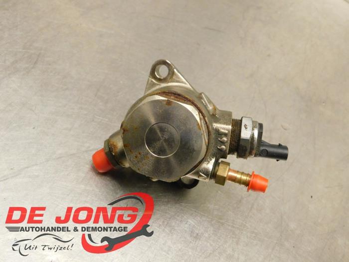 Högtryckspump från en Skoda Fabia III (NJ3) 1.2 TSI 16V 2017