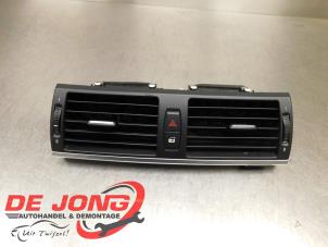 Begagnade Luftmunstycke, instrumentbräda BMW X5 (E70) xDrive 35d 3.0 24V Pris € 44,99 Marginaltabell erbjuds av Autodemontagebedrijf de Jong