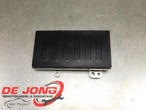 Begagnade Trådlös laddare Ford Focus 4 1.0 Ti-VCT EcoBoost 12V 125 Pris € 74,99 Marginaltabell erbjuds av Autodemontagebedrijf de Jong