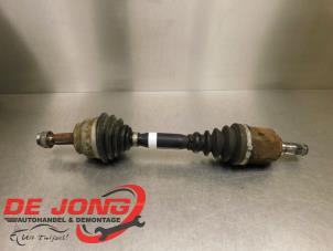 Begagnade Drivaxel, vänster fram Opel Combo 1.6 CDTI 16V ecoFlex Pris € 99,99 Marginaltabell erbjuds av Autodemontagebedrijf de Jong