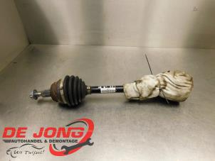 Gebruikte Cardanas links-voor (VWA) Volkswagen New Beetle (1Y7) 1.6 Prijs € 39,99 Margeregeling aangeboden door Autodemontagebedrijf de Jong
