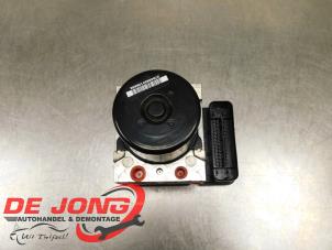 Używane Pompa ABS Skoda Superb Combi (3TAC/TAF) 1.6 TDI Cena € 139,99 Procedura marży oferowane przez Autodemontagebedrijf de Jong