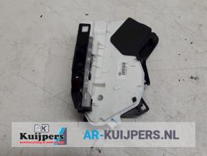 Begagnade Dörrlåsmekanism, 4-dörrars, höger fram Volkswagen Sharan (7N) Pris € 15,00 Marginaltabell erbjuds av Autorecycling Kuijpers