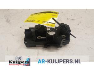 Begagnade Låsmekanism, skjutdörr, vänster Renault Trafic New (FL) 2.0 dCi 16V 115 Pris € 25,00 Marginaltabell erbjuds av Autorecycling Kuijpers