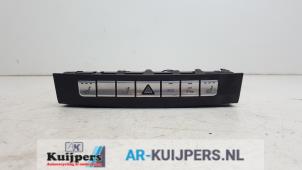 Gebruikte Gevarenlicht Schakelaar Mercedes E (W212) E-220 CDI 16V BlueEfficiency,BlueTEC Prijs € 39,00 Margeregeling aangeboden door Autorecycling Kuijpers