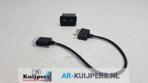 Begagnade Multimediaanslutning Kia Cee'd Sporty Wagon (EDF) 2.0 CRDi 16V 136 Pris € 19,00 Marginaltabell erbjuds av Autorecycling Kuijpers