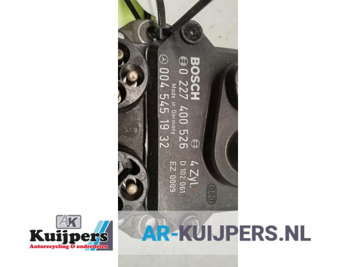 Tändningsmodul från en Mercedes-Benz 190 (W201) 2.0 E Kat. 1986