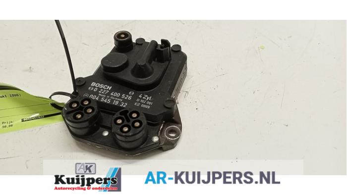 Tändningsmodul från en Mercedes-Benz 190 (W201) 2.0 E Kat. 1986