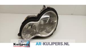 Begagnade Strålkastare, vänster Mercedes C (W203) 1.8 C-180K 16V Pris € 29,00 Marginaltabell erbjuds av Autorecycling Kuijpers