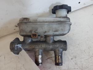 Begagnade Huvudcylinder Hyundai Matrix 1.6 16V Pris på förfrågan erbjuds av Autodemontagebedrijf Smit