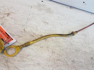 Begagnade Oljemätsticka Renault Clio II (BB/CB) 1.2 Pris € 10,00 Marginaltabell erbjuds av Autodemontagebedrijf Smit