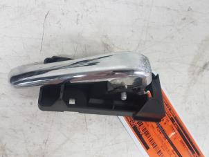 Begagnade Dörrhandtag, 2-dörrars, höger Alfa Romeo GT (937) 1.9 JTD 16V Multijet Pris € 10,00 Marginaltabell erbjuds av Autodemontagebedrijf Smit