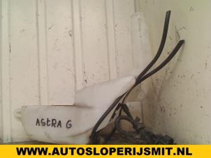 Gebruikte Ruitensproeiertank voor Opel Astra G Caravan (F35) 1.6 16V Prijs op aanvraag aangeboden door Autodemontagebedrijf Smit