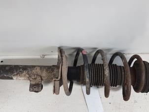 Gebruikte Veerpoot links-voor Ford Transit Connect 1.8 Tddi Prijs € 25,00 Margeregeling aangeboden door Autodemontagebedrijf Smit