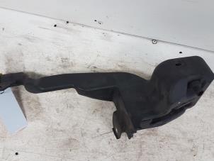 Gebruikte Ruitensproeiertank voor Opel Astra H GTC (L08) 1.4 16V Twinport Prijs € 15,00 Margeregeling aangeboden door Autodemontagebedrijf Smit