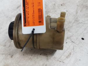 Begagnade Styrservotank Renault Vel Satis (BJ) Pris € 15,00 Marginaltabell erbjuds av Autodemontagebedrijf Smit