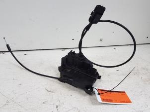 Gebruikte Deurslot Mechaniek 2Deurs rechts Renault Clio III (BR/CR) 1.6 16V Prijs € 2,00 Margeregeling aangeboden door Autodemontagebedrijf Smit