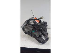 Gebruikte Versnellingsbak Renault Megane III Coupe (DZ) 1.6 16V Prijs € 300,00 Margeregeling aangeboden door Autodemontagebedrijf Smit