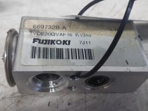 Gebruikte Expansieklep airco Renault Twingo II (CN) 1.2 16V Prijs € 45,00 Margeregeling aangeboden door Autodemontagebedrijf Smit