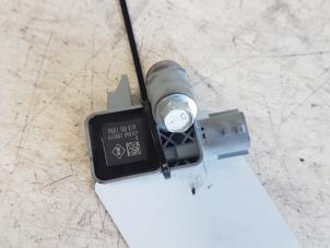 Gebruikte Airbag Sensor Renault Megane III Coupe (DZ) 1.6 16V Prijs € 10,00 Margeregeling aangeboden door Autodemontagebedrijf Smit