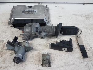 Gebruikte Kontaktslot + computer Audi A4 Avant (B6) 2.5 TDI 155 24V Prijs € 95,00 Margeregeling aangeboden door Autodemontagebedrijf Smit