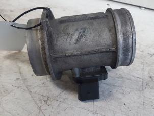 Gebruikte Luchtmassameter Audi A4 Avant (B6) 2.5 TDI 155 24V Prijs € 15,00 Margeregeling aangeboden door Autodemontagebedrijf Smit