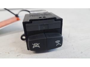 Begagnade Farthållarknapp Renault Vel Satis (BJ) Pris € 15,00 Marginaltabell erbjuds av Autodemontagebedrijf Smit