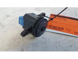 Begagnade Spegelspak Mazda MX-3 Pris € 15,00 Marginaltabell erbjuds av Autodemontagebedrijf Smit