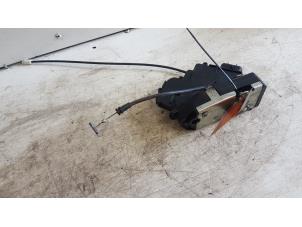 Gebruikte Deurslot Mechaniek 4Deurs rechts-voor Smart Forfour (454) 1.0 12V Prijs op aanvraag aangeboden door Autodemontagebedrijf Smit