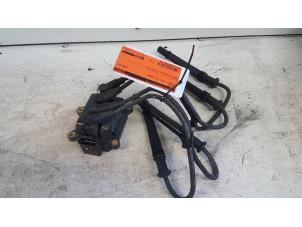 Gebruikte Bobine Renault Clio III (BR/CR) 1.2 16V 75 Prijs € 15,00 Margeregeling aangeboden door Autodemontagebedrijf Smit