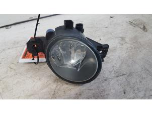 Gebruikte Mistlamp links-voor Renault Clio III (BR/CR) 1.2 16V 75 Prijs € 10,00 Margeregeling aangeboden door Autodemontagebedrijf Smit