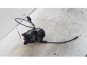 Gebruikte Deurslot Mechaniek 2Deurs rechts Renault Clio III (BR/CR) 1.2 16V 75 Prijs € 20,00 Margeregeling aangeboden door Autodemontagebedrijf Smit