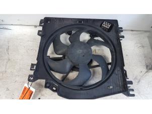 Gebruikte Radiateurfan Renault Clio III (BR/CR) 1.2 16V 75 Prijs € 20,00 Margeregeling aangeboden door Autodemontagebedrijf Smit