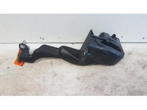 Gebruikte Ruitensproeiertank voor Opel Astra H (L48) 1.6 16V Twinport Prijs € 10,00 Margeregeling aangeboden door Autodemontagebedrijf Smit