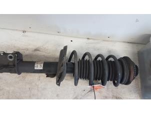 Gebruikte Mac Phersonpoot links-voor Opel Astra H (L48) 1.6 16V Twinport Prijs € 45,00 Margeregeling aangeboden door Autodemontagebedrijf Smit