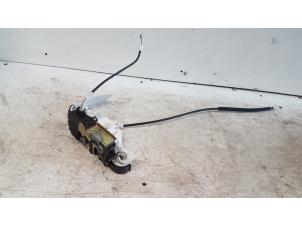 Gebruikte Portierslot Mechaniek 4Deurs links-voor Peugeot 407 (6D) 2.2 16V Prijs € 20,00 Margeregeling aangeboden door Autodemontagebedrijf Smit