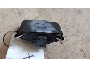 Gebruikte Sensor regen Peugeot 407 (6D) 2.2 16V Prijs € 35,00 Margeregeling aangeboden door Autodemontagebedrijf Smit