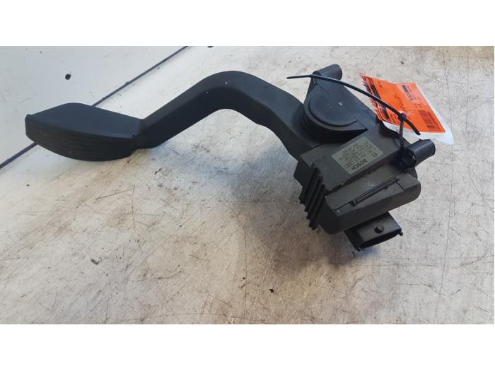 Gaspedal från en Fiat Punto II (188) 1.4 16V 2003