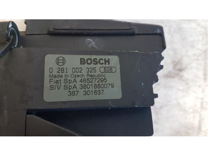 Gaspedal från en Fiat Punto II (188) 1.4 16V 2003