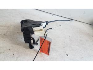 Gebruikte Deurslot Mechaniek 4Deurs links-voor Peugeot 407 (6D) 2.2 16V Prijs € 35,00 Margeregeling aangeboden door Autodemontagebedrijf Smit