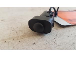 Gebruikte Sensor regen Peugeot 407 (6D) 2.2 16V Prijs € 15,00 Margeregeling aangeboden door Autodemontagebedrijf Smit