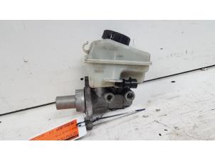 Gebruikte Hoofdremcilinder Opel Astra H (L48) 1.6 16V Prijs € 20,00 Margeregeling aangeboden door Autodemontagebedrijf Smit