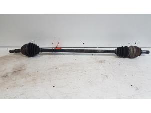 Gebruikte Steekas rechts-voor Opel Astra H SW (L35) 1.6 16V Twinport Prijs € 10,00 Margeregeling aangeboden door Autodemontagebedrijf Smit