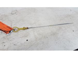 Begagnade Oljemätsticka Chevrolet Captiva (C100) 2.4 16V 4x2 Pris € 15,00 Marginaltabell erbjuds av Autodemontagebedrijf Smit